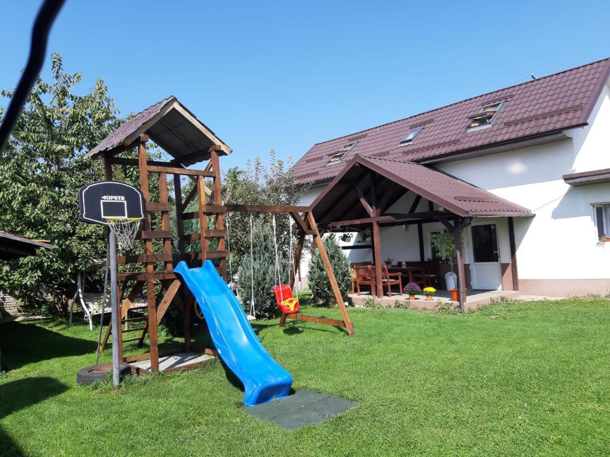 Casa De Oaspeti Laura Rîşnov Exterior foto
