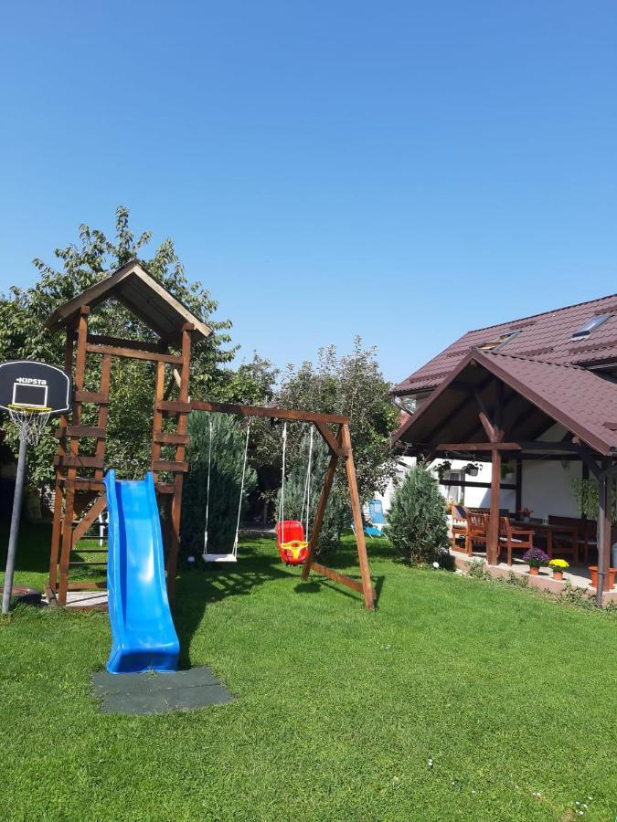 Casa De Oaspeti Laura Rîşnov Exterior foto