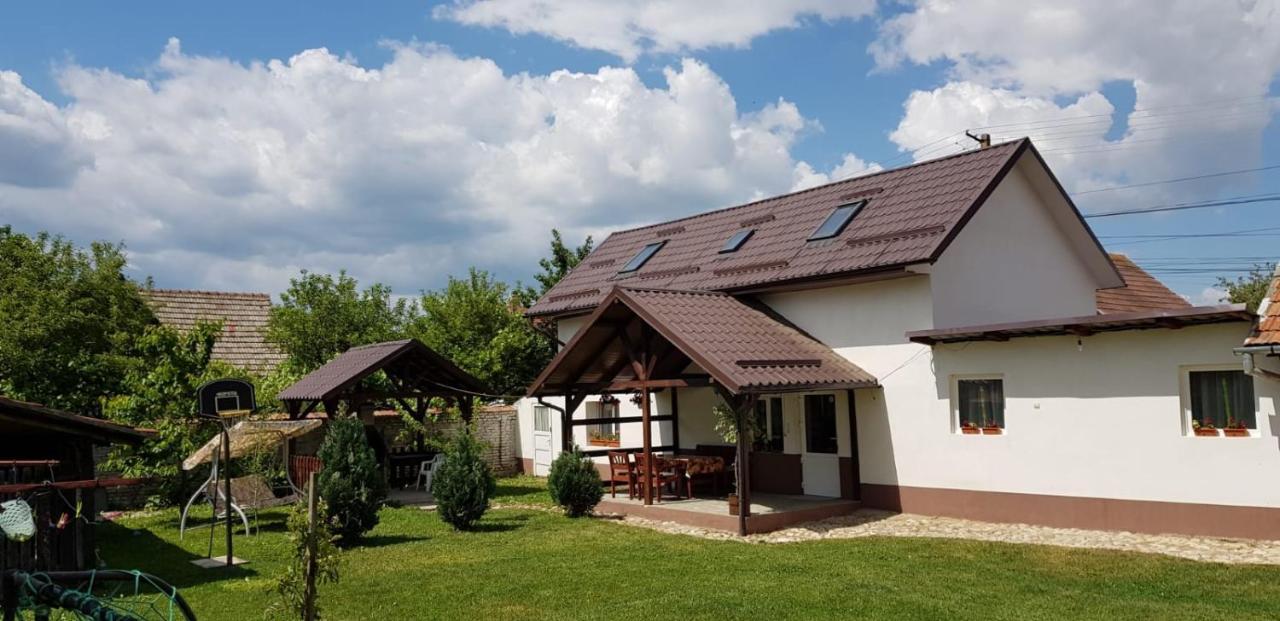 Casa De Oaspeti Laura Rîşnov Exterior foto